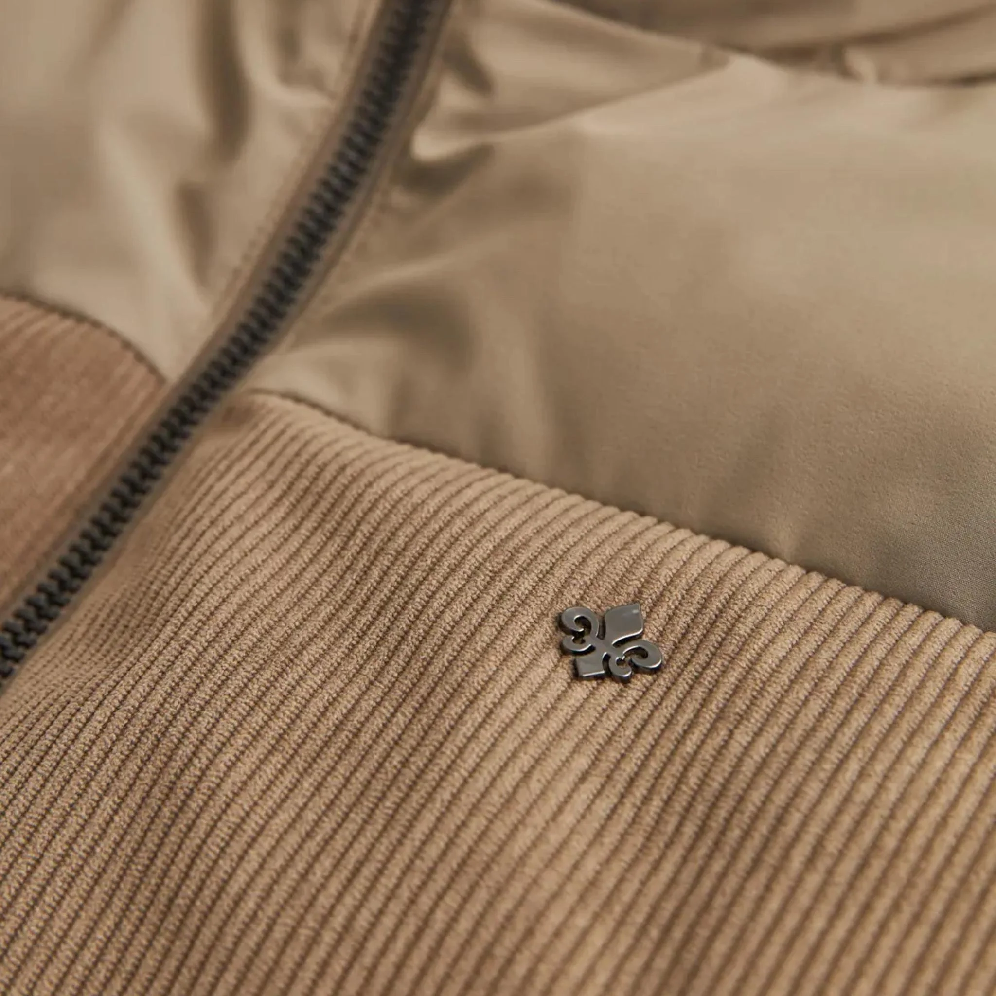Catton Puffer Vest Khaki - Image 6