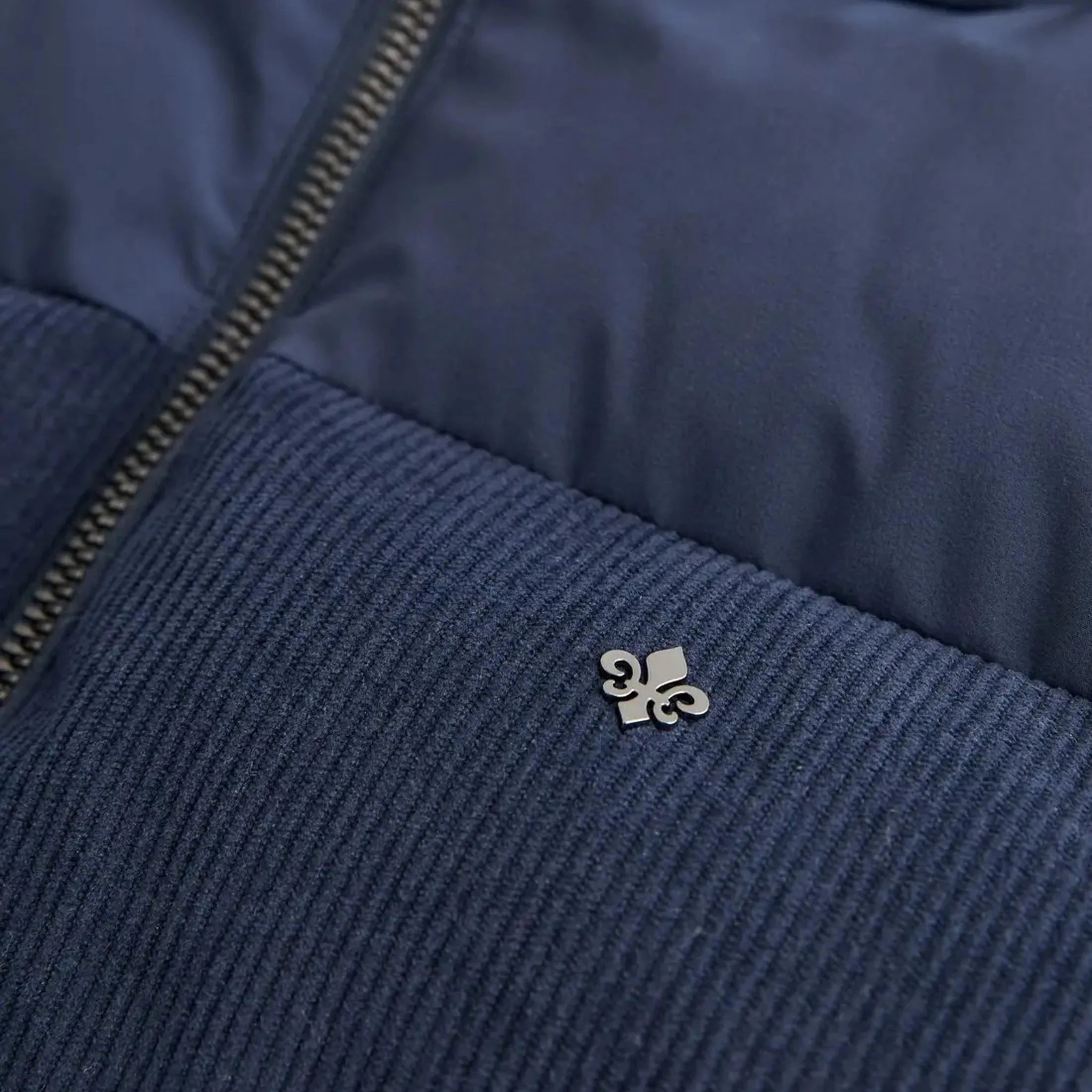 Catton Puffer Vest Navy - Image 6