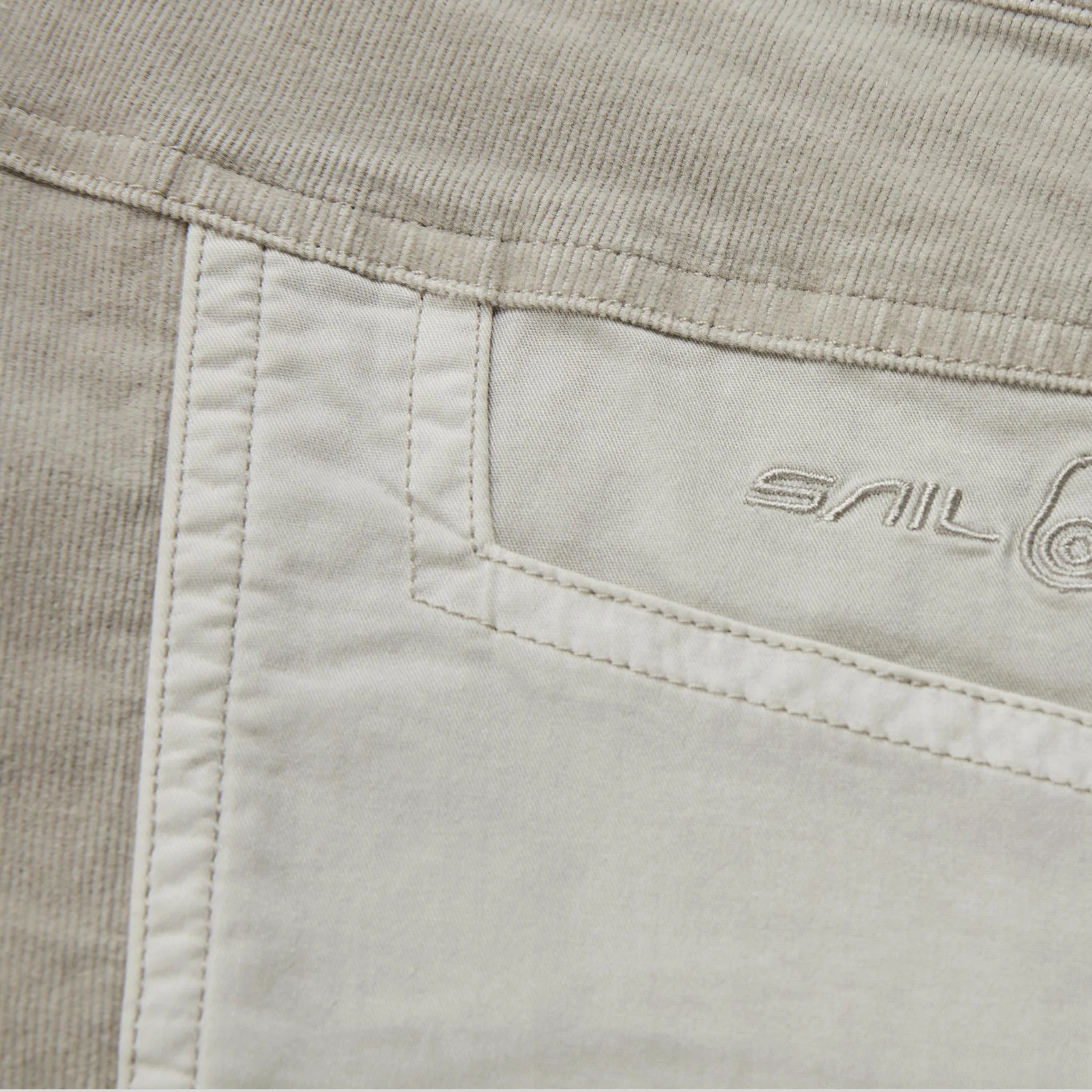 Corduroy Blocked Shorts Beige - Image 5